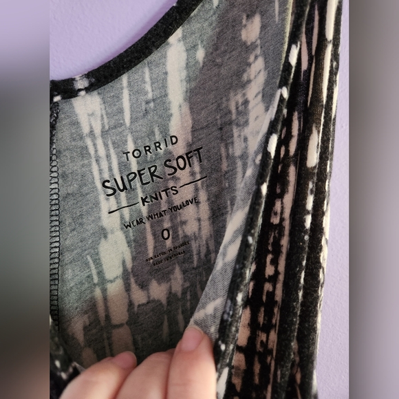 Torrid super soft jumper size 0 - Picture 2 of 4